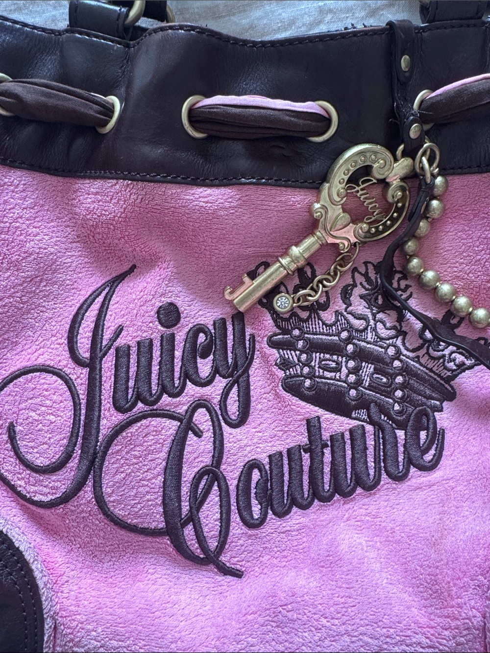 Vintage RARE Juicy Couture Pink Shoulder Bag with Dark Brown Trim and Charm - Picture 2 of 12